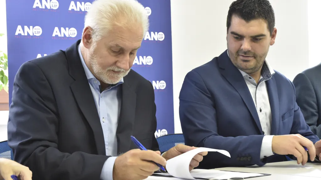 Kandidát na hejtmana Bohumil Šimek (ANO) a jeho první náměstek Roman Hanák (ČSSD)