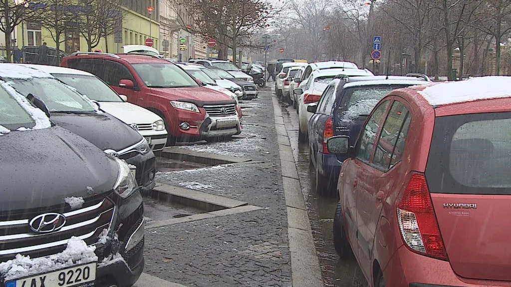 Ulice v centru Brna jsou plné aut