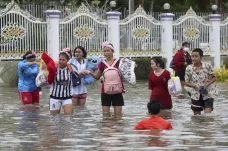 Turistické oblasti v Thajsku přečkaly tropickou bouři. Škody jsou menší, než se čekalo