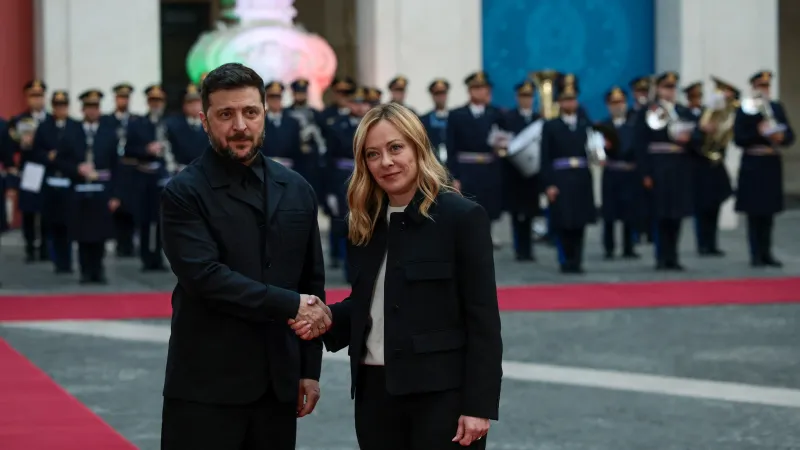 Ukrajinský prezident Volodymyr Zelenskyj a italská premiérka Giorgia Meloniová