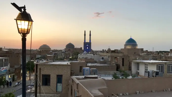 Pouštní město Jazd při západu slunce