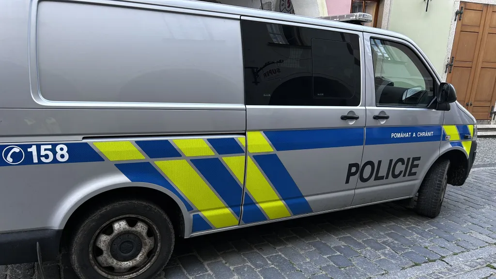 Policie při zásahu v Třeboni