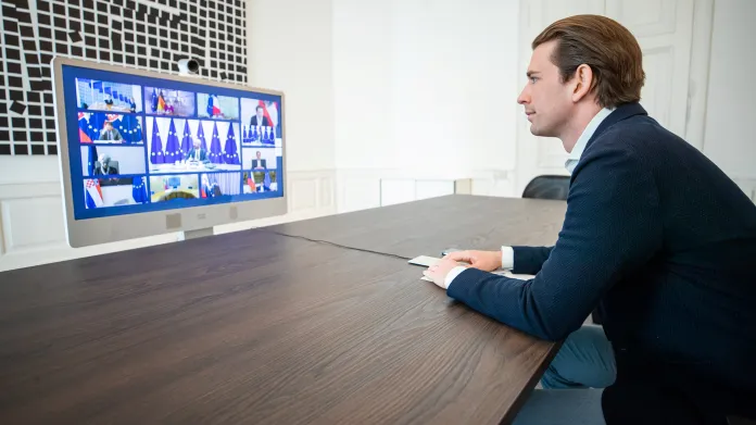 Rakouský kancléř Sebastian Kurz během videokonference