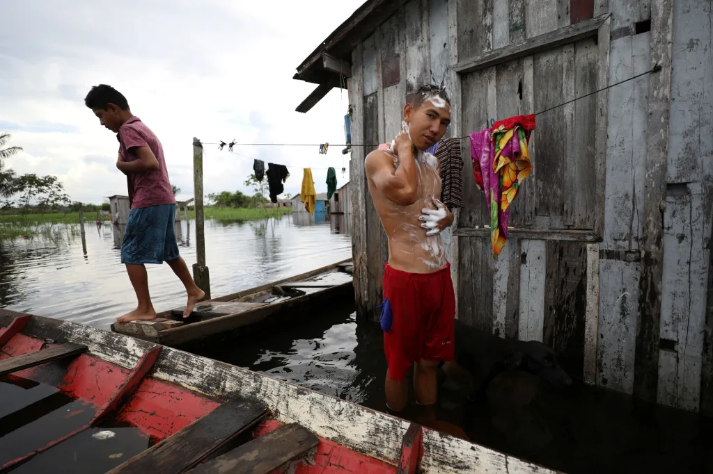 Koncem loňského roku se brazilské město Manaus stalo epicentrem pandemie. V současné době město prochází rozsáhlými záplavami
