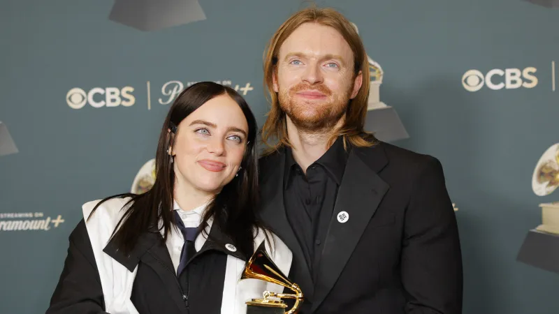 Finneas se svou sestrou Billie Eilish na cenách Grammy (2026)