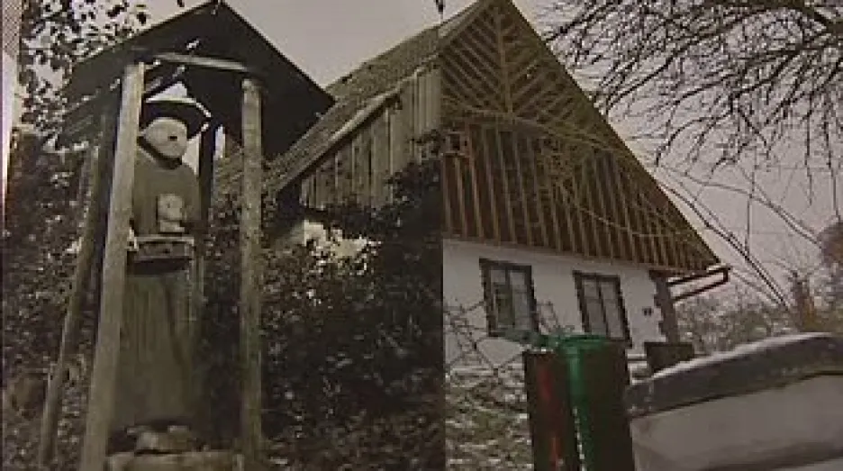 Čeští včelaři se přou se o úl Fráter, který má podobu mnicha.
