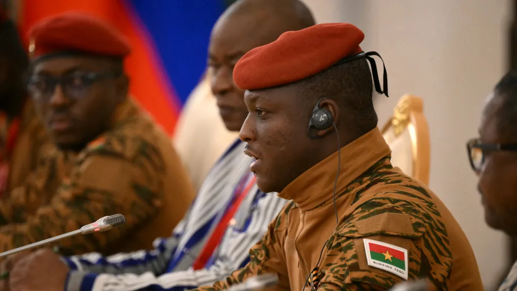 Lídr junty v Burkina Fasu Ibrahim Traoré na jednání v Moskvě, snímek z května 2025