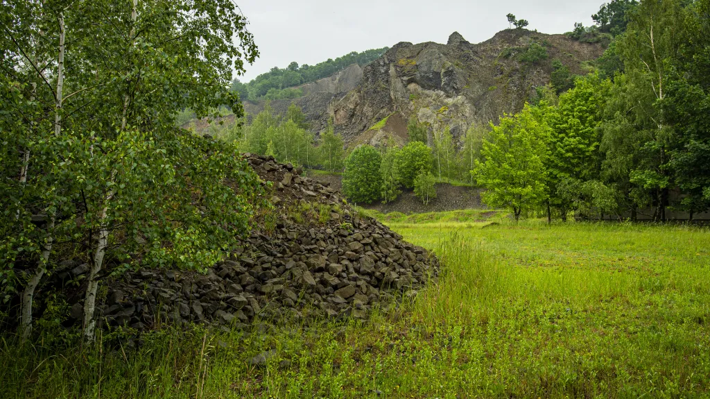 Lom na kopci Tlustec v Brništi na Českolipsku