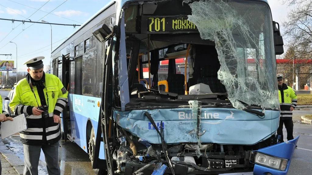 Nehoda autobusů v Brně