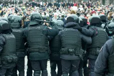 Státní i opoziční ruská média si z demonstrací vybírají, co se jim hodí. Objektivita není, tvrdí zahraniční novináři