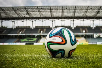 Policie zasahuje kvůli korupci ve fotbalových utkáních, zadržela desítky lidí