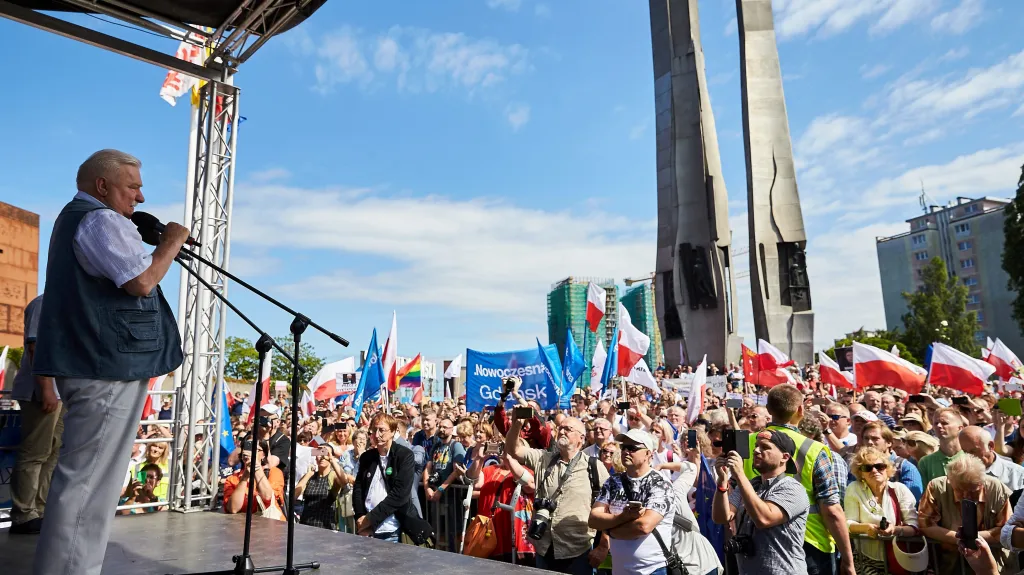 Lech Walesa při demonstraci v Gdaňsku