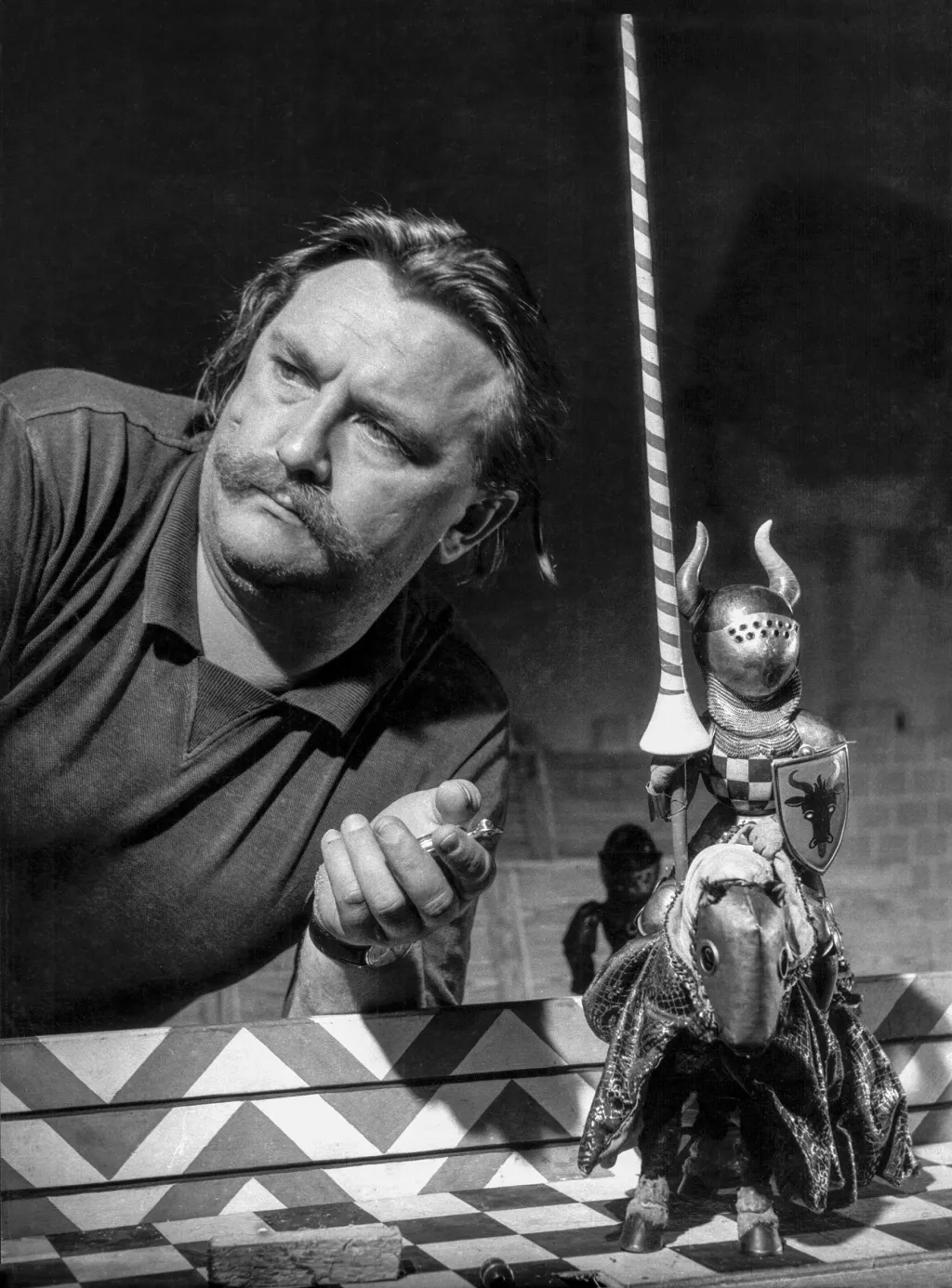 Jiří Trnka při natáčení filmu Princ Bajaja, 1950