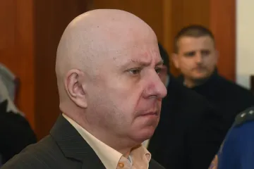 Červeného světla jsem si nevšiml, hájí se řidič, jenž zavinil srážku s vlakem