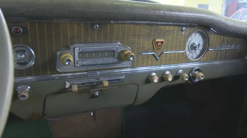 Palubová deska limuzíny Čajka