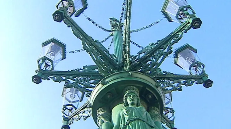 Kandelábr na Hradčanském náměstí