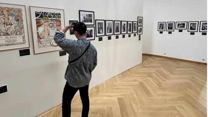 Výstava fotografií Alfonse Muchy v Moravském Krumlově