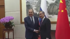 Sergej Lavrov a Wang I (zleva)