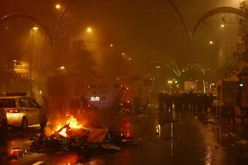 V Belgii a Nizozemsku vypukly po fotbalové výhře Maroka nepokoje. Dva policisté byli zraněni