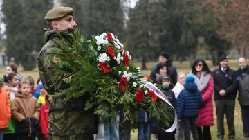 Pietní akt při příležitosti Dne válečných veteránů na vojenském hřbitově Černovír v Olomouci