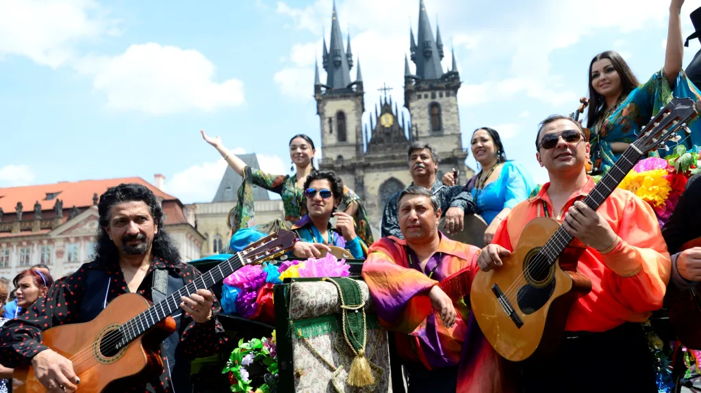 Romský Festival Khamoro v ulicích Prahy