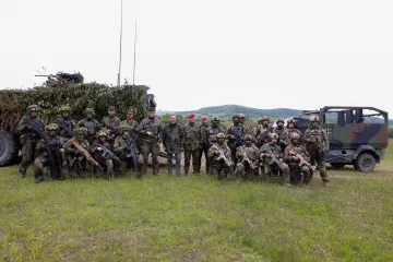 Německá armáda bojuje s nedostatkem nováčků. Zaměří se víc na ženy a přistěhovalce