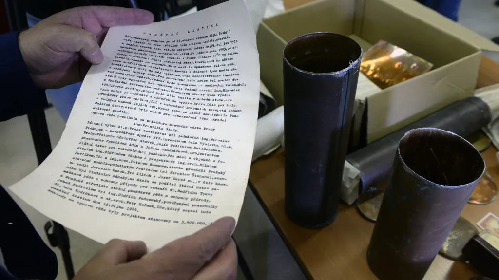 Na Staroměstské radnici byly otevřeny schránky z let 1949 a 1984