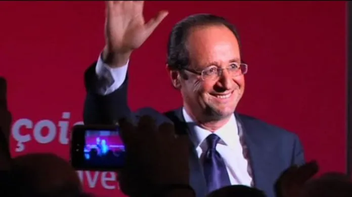 Hollande jde do druhého kola jako vítěz