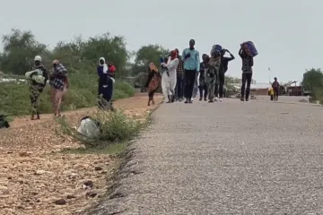 Před boji utíkají ze Súdánu statisíce lidí. V uprchlických táborech jsou podmínky tíživé