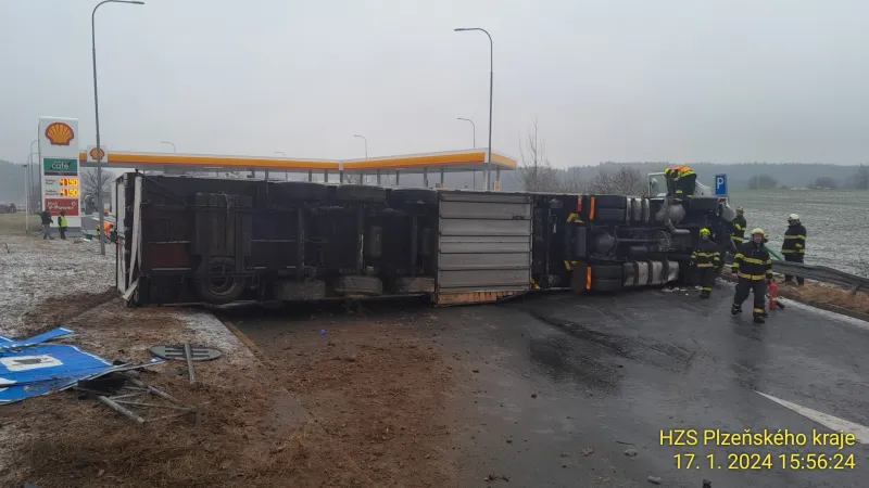 Nehoda kamionu na D5 ve směru na Plzeň