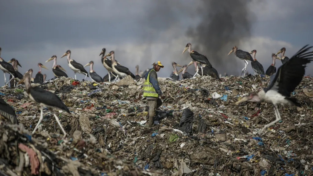 Ke znečištění v Keni přispívají i věčně doutnající skládky