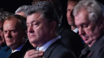Donald Tusk, Petro Porošenko a Miloš Zeman na půlnoční pietě na Westerplatte