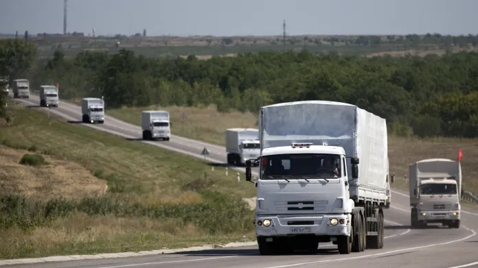 Ruské kamiony s pomocí míří k ukrajinské hranici
