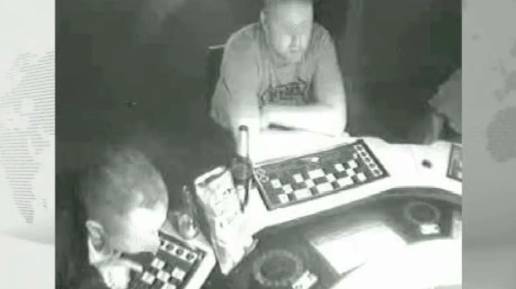 Záběry z bezpečnostní kamery v herně ve Frenštátu pod Radhoštěm