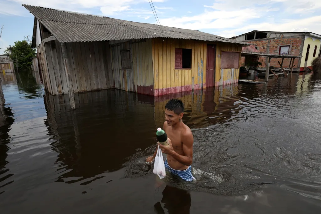 Koncem loňského roku se brazilské město Manaus stalo epicentrem pandemie. V současné době město prochází rozsáhlými záplavami