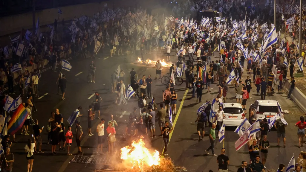 Demonstrace po ohlášení odchodu policejního šéfa v Tel Avivu