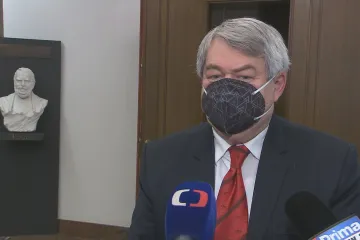 Komunisté budou nejspíše proti delšímu nouzovému stavu, oznámil Filip po jednání na Hradě