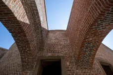 Rekonstrukce hradeb barokní pevnosti Josefov je ve finále