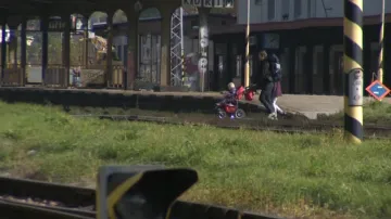 Přecházení kolejí v Kuřimi