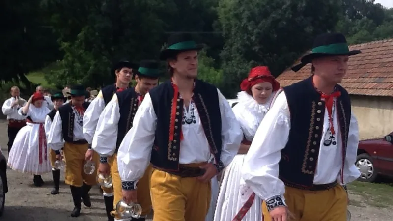 I muži mají v Hvězdlicích své kroje
