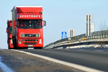 Skoro polovina výnosu z mýtného na Slovensku končí u SkyToll, kritizuje Nejvyšší kontrolní úřad