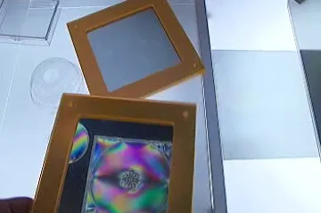 Zisky z prodeje fyzických hudebních nosičů stále klesají