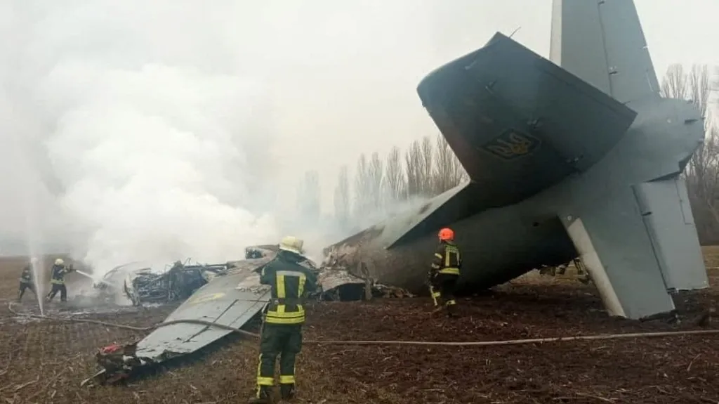 Zničené ukrajinské letadlo poblíž Kyjeva