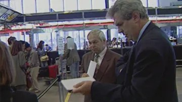 1996: Miloš Zeman na ruzyňském letišti