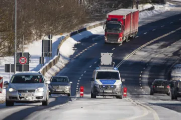 Hraniční kontroly jsou i v zájmu Česka, zřejmě je prodloužíme, řekl německý ministr vnitra Seehofer
