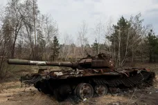 Rusové začali posílat na Ukrajince kamikadze obrněnce a tanky plné výbušnin