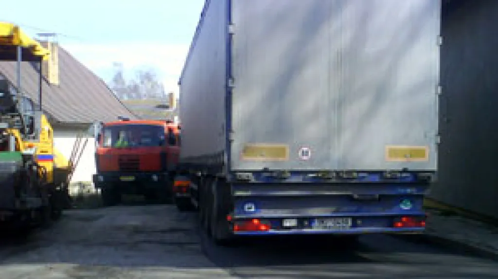 Kamion v Zásmukách