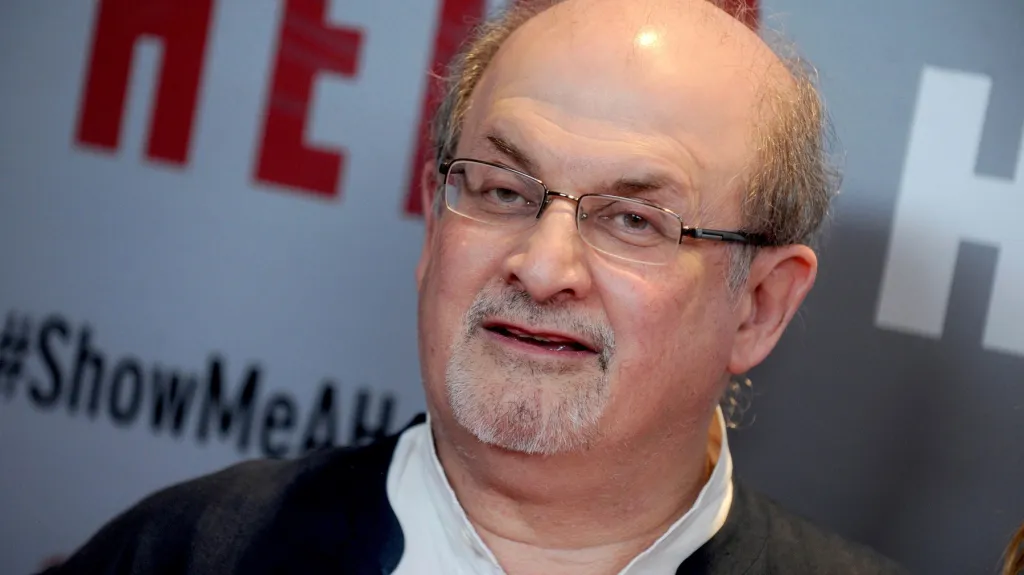Salman Rushdie na archivním snímku