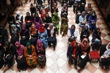 Taliban buduje „zemi mlčících žen“. Afghánky ale vzdorují