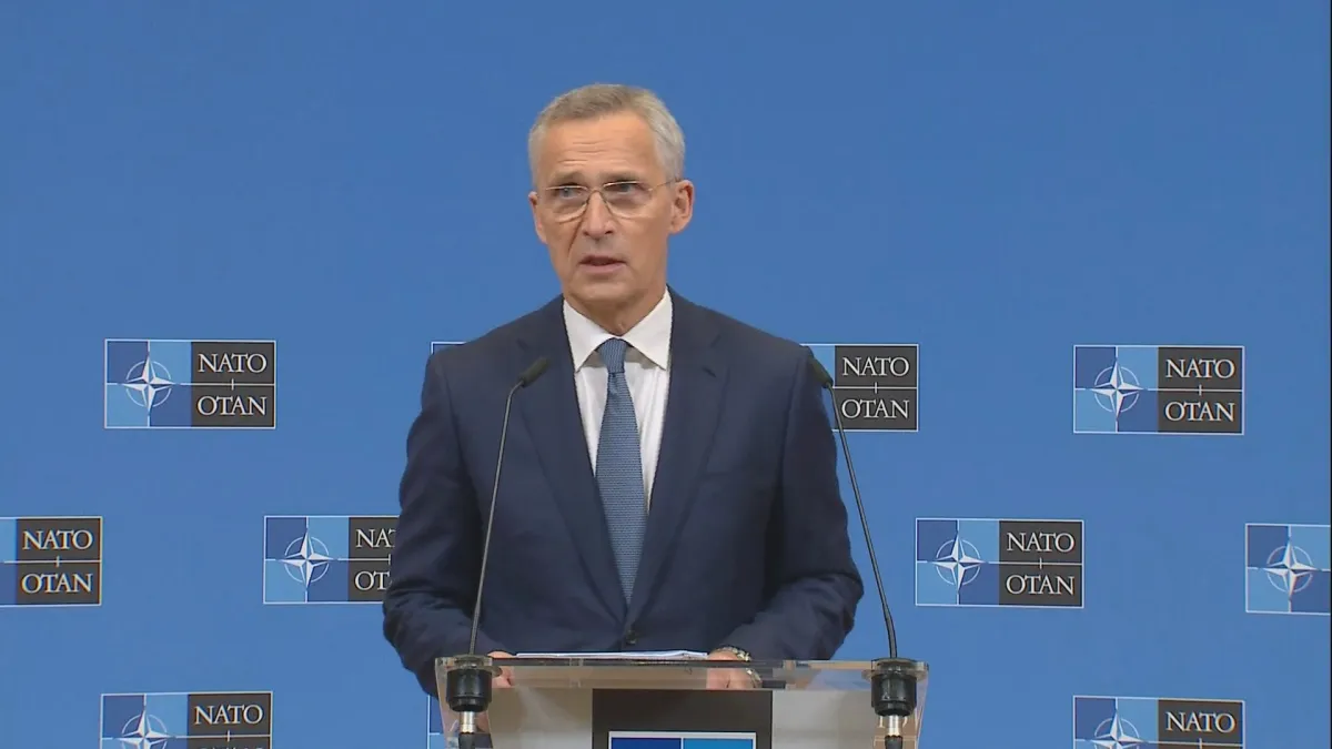 Stoltenberg navrhuje vznik fondu pro Ukrajinu ve výši 100 miliard eur. Platily by jej země NATO